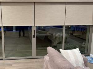 Кассетная рулонная штора Somfy Sonesse 30 Ultra АКБ, коричневый, blackout, 0.6 м